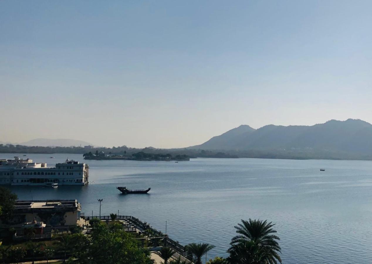 Hotel Nirvana Lakeside Udaipur Esterno foto