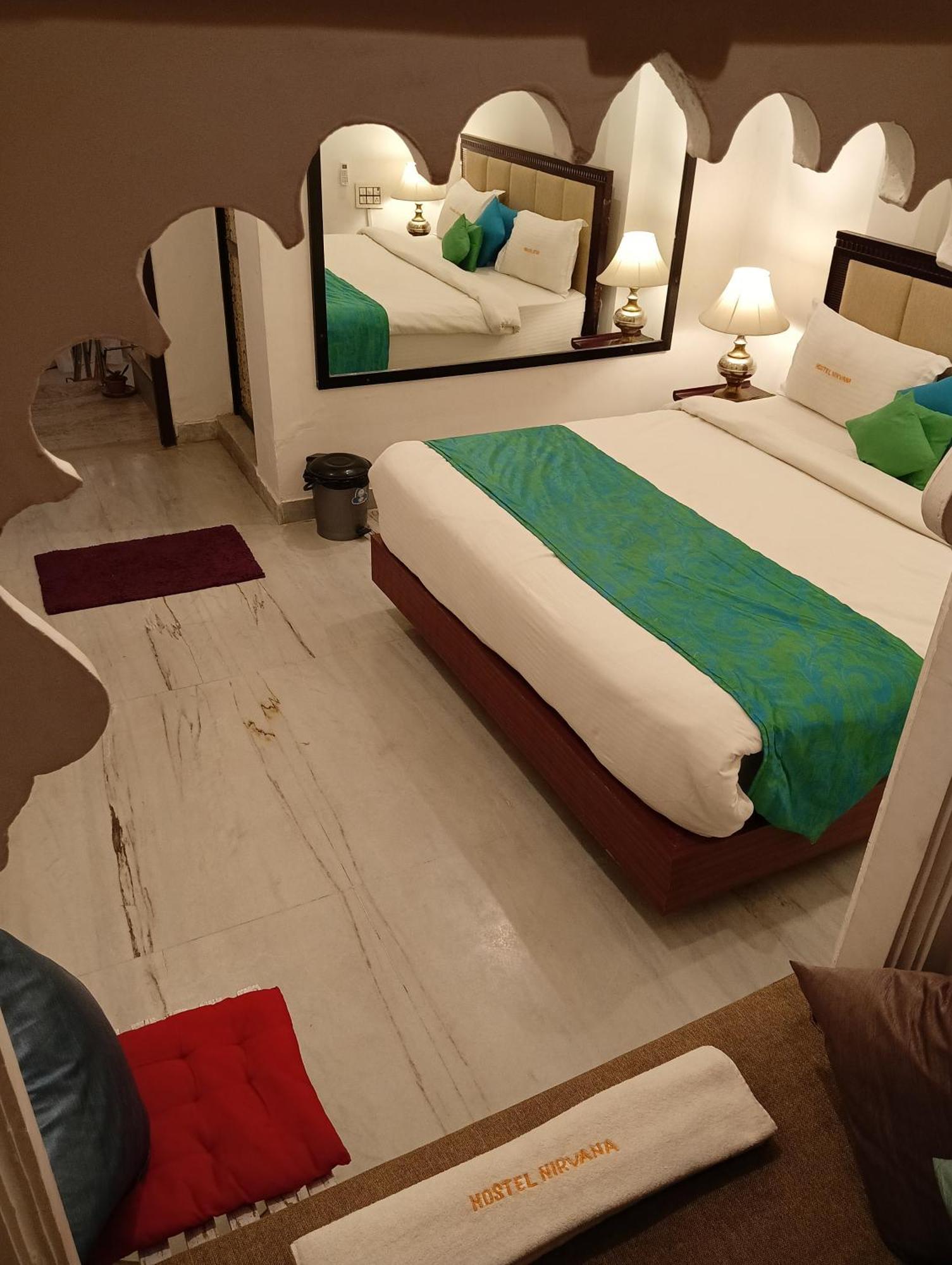 Hotel Nirvana Lakeside Udaipur Esterno foto