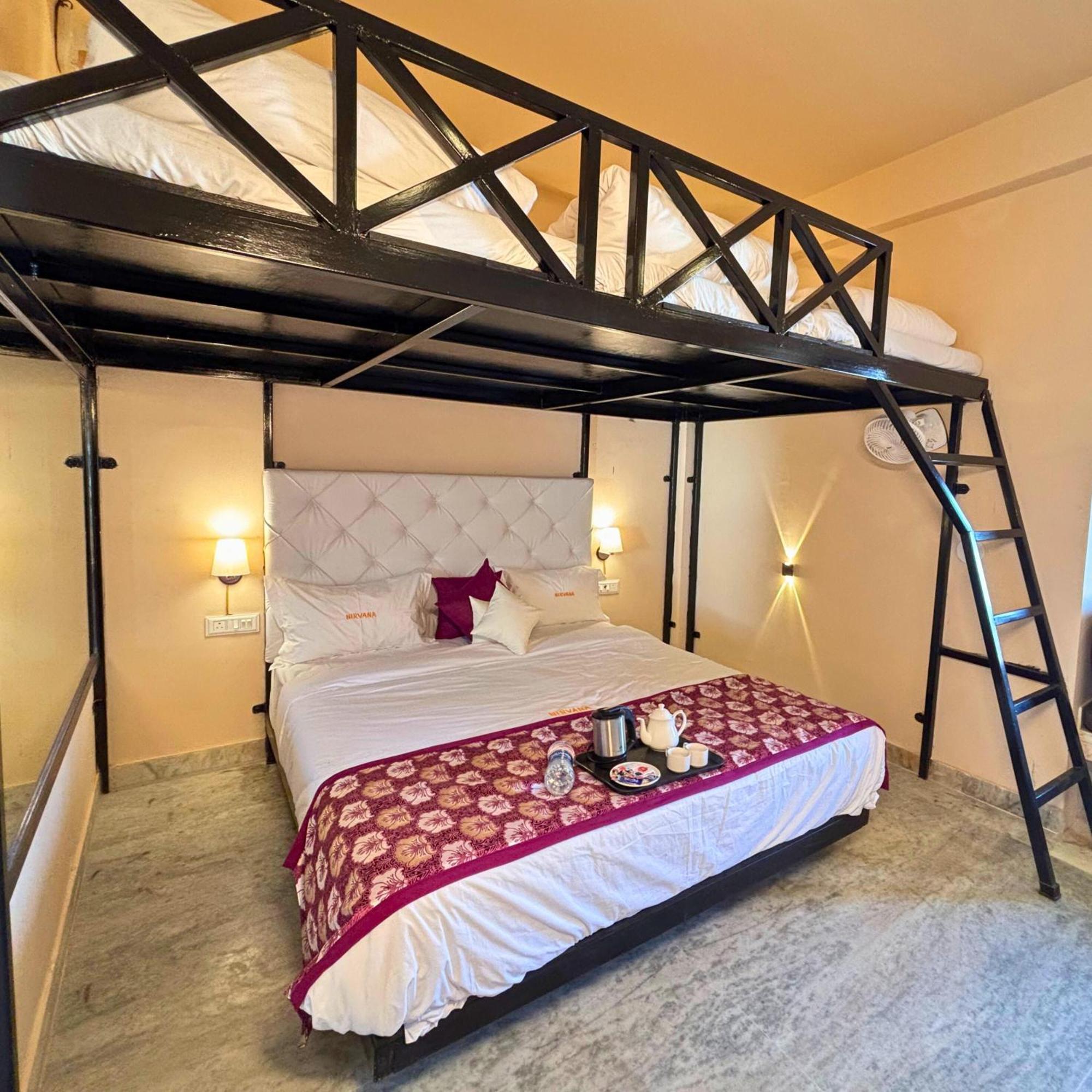 Hotel Nirvana Lakeside Udaipur Esterno foto