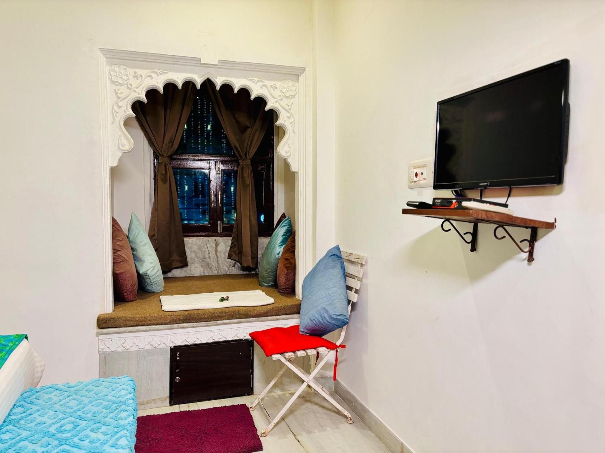 Hotel Nirvana Lakeside Udaipur Esterno foto
