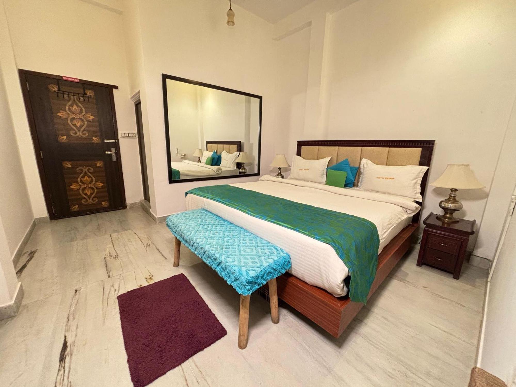 Hotel Nirvana Lakeside Udaipur Esterno foto