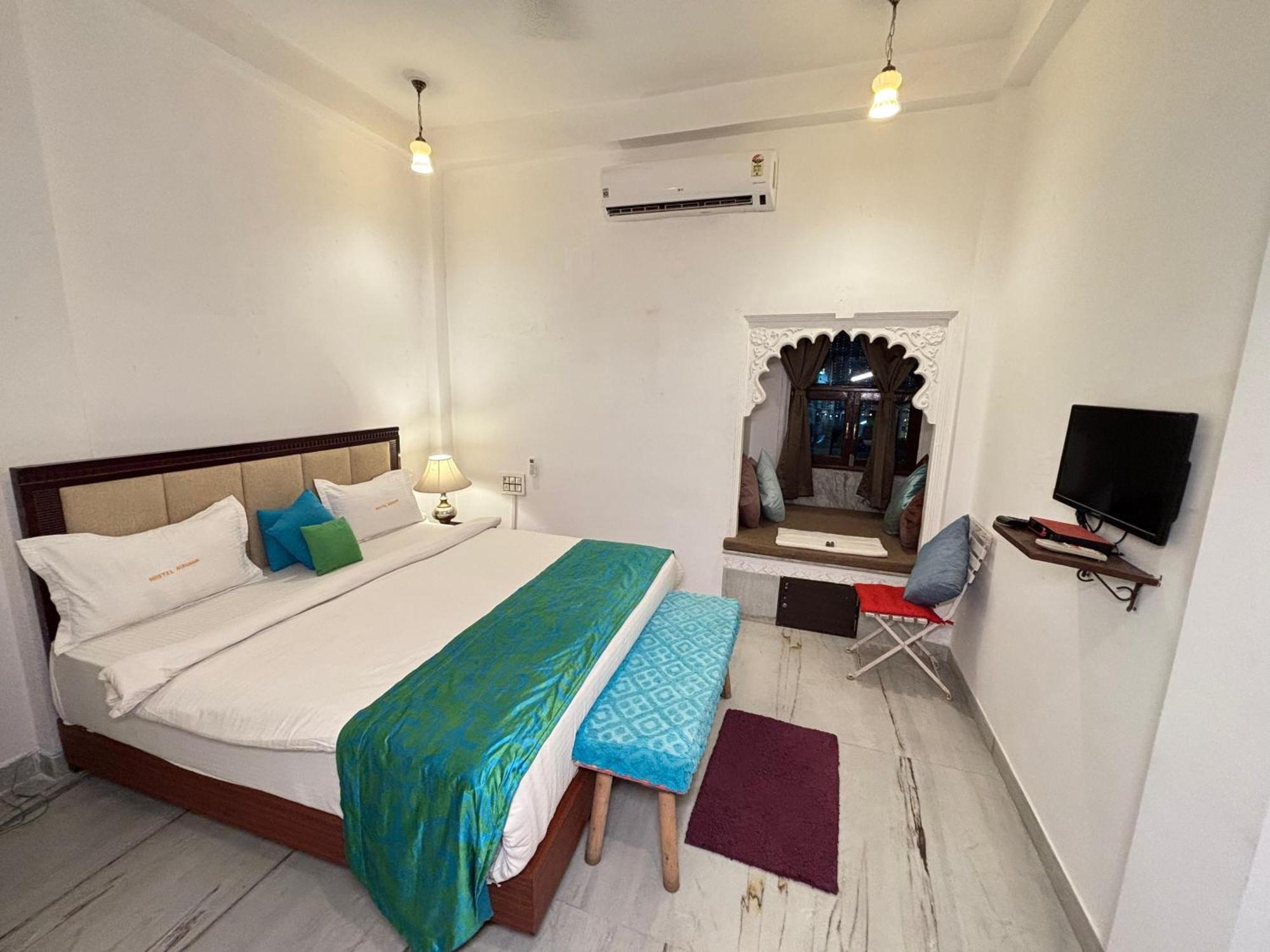 Hotel Nirvana Lakeside Udaipur Esterno foto